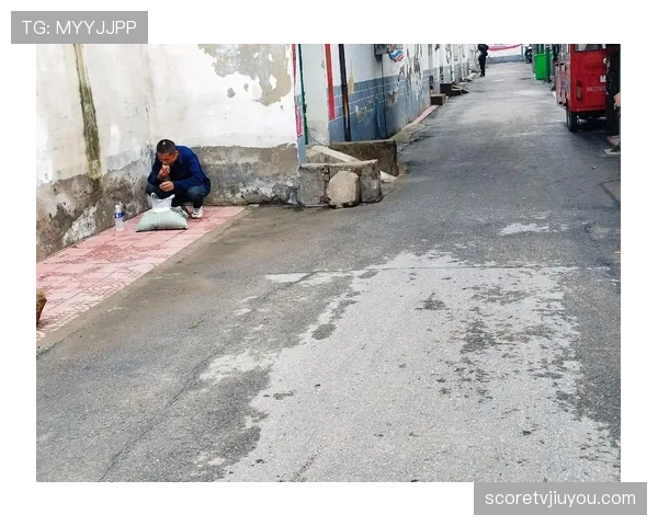 熊朝忠训练完蹲路边啃馒头，这自律狠人连喝水都掐秒表？